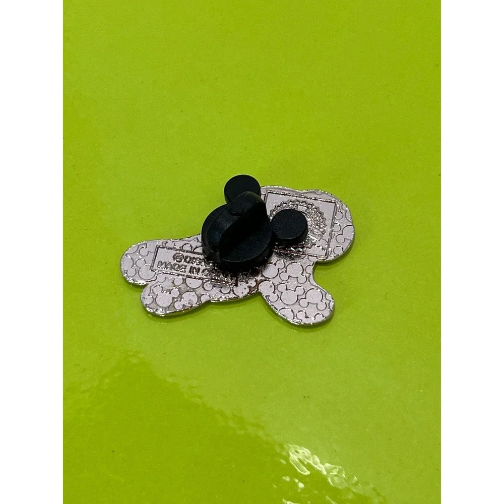 Disney Mickey Mouse White Gloved Hand Enamel Trading Pin Silver Tone Cartoon EUC